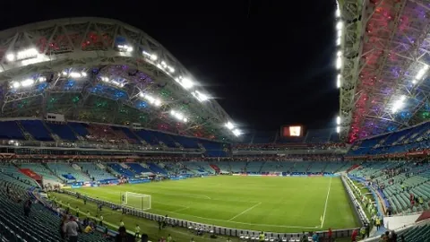 揭秘影坛大师小岛秀夫的意外泪点：深度体验《Kpop猎魔女团》，感动瞬间引爆全网！